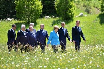 G7 leaders for the start of the Summit at Schloss Elmau in Bavaria, Germany. Photo: Number 10 / Flickr.