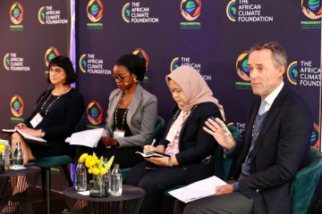 pictured left to right: Joanne Yawitch, Head of South African JETP Secretariat;  Zainab Usman, Carnegie Endowment; Nani Hendriati, Department for Environment & Forestry, Coordinating Minister of Maritime Affairs and Investment, Indonesia; Simon Harford, Gl