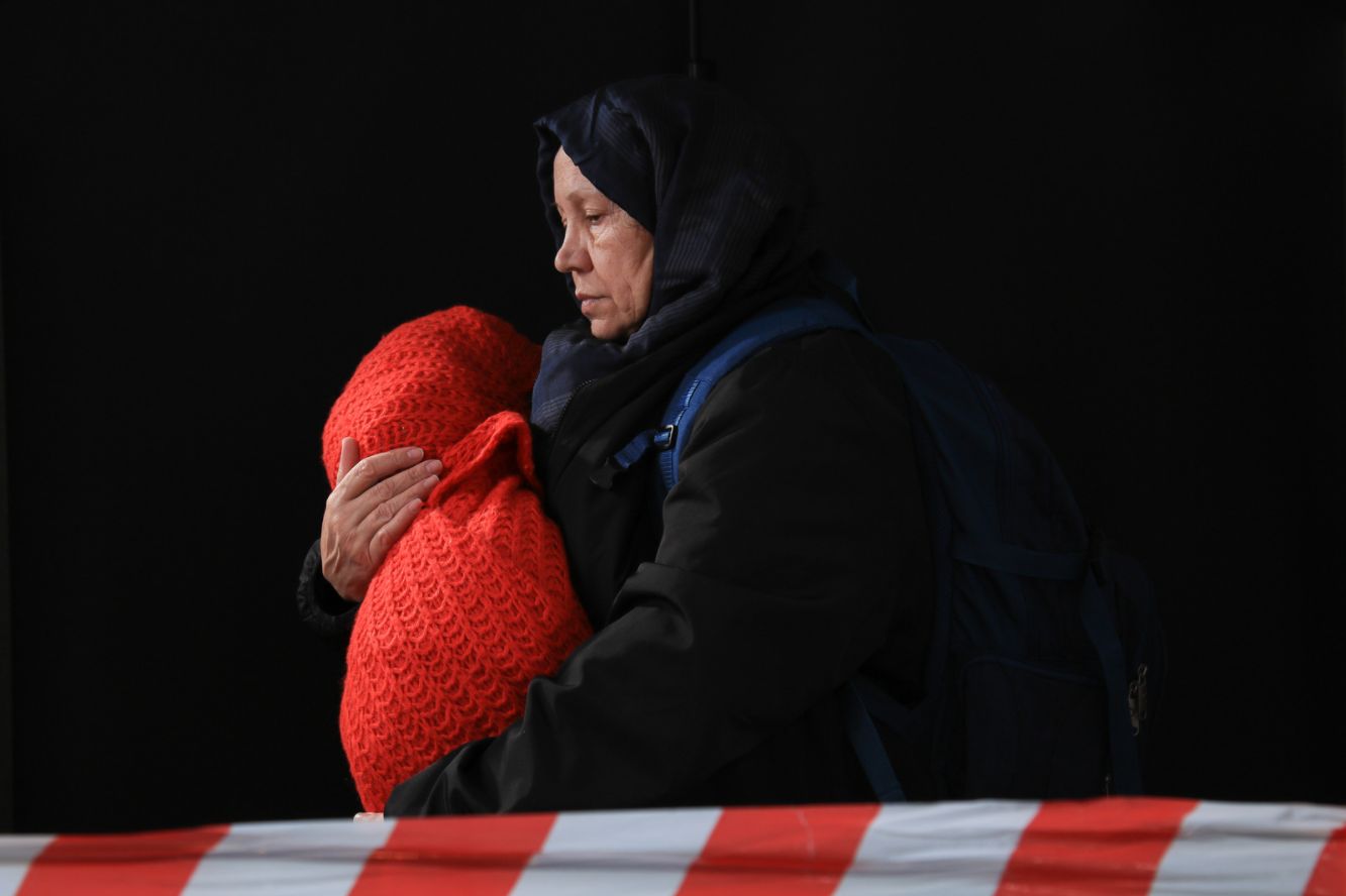 female refugee with baby